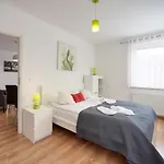 Stonowane I Eleganckie Sun Seasons 24 W Swieradowie Zdroju By Renters * Świeradów-Zdrój
