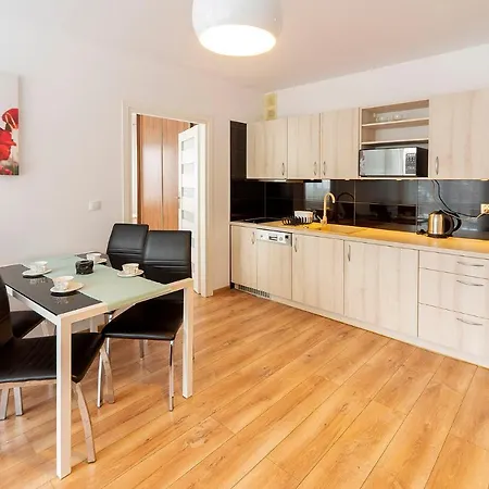 Stonowane I Eleganckie Sun Seasons 24 W Swieradowie Zdroju By Renters * Świeradów-Zdrój
