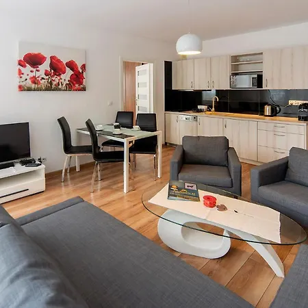 Stonowane I Eleganckie Sun Seasons 24 W Swieradowie Zdroju By Renters * Świeradów-Zdrój
