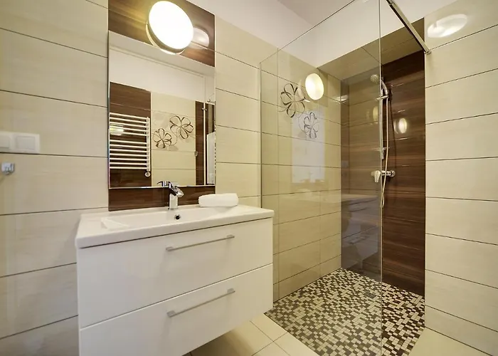 Stonowane I Eleganckie Sun Seasons 24 W Swieradowie Zdroju By Renters * Świeradów-Zdrój